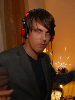 DJ Roozjee